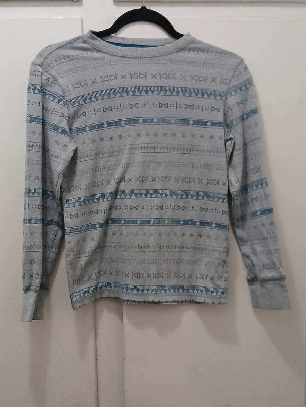 Cherokee Light Gray Top with Teal Trim
